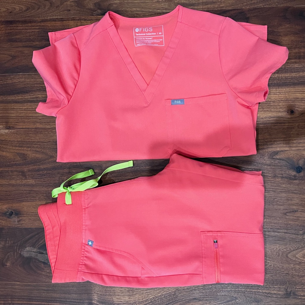 Figs scrub set. XS top and XSP jogger